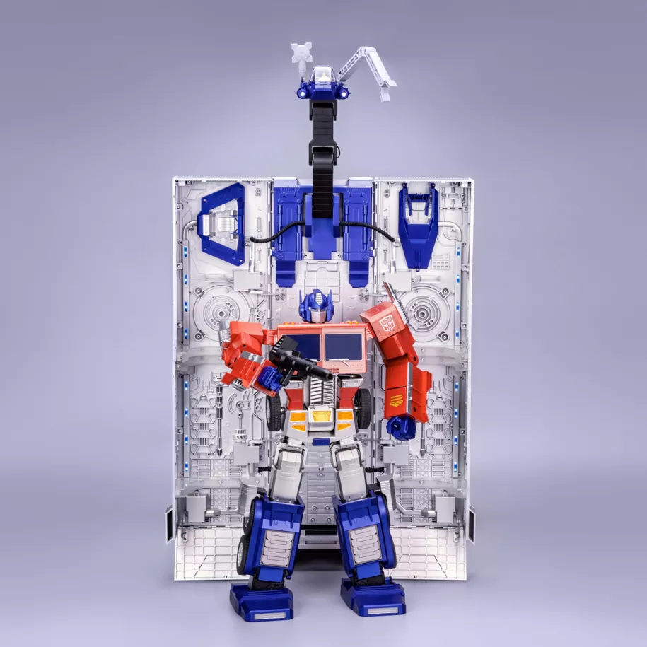 Robosen Flagship Optimus Prime Trailer Kit